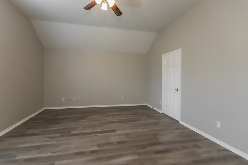 2,050/Mo, 15823 Scenic Water Dr Houston, TX 77044 Main Bedroom View