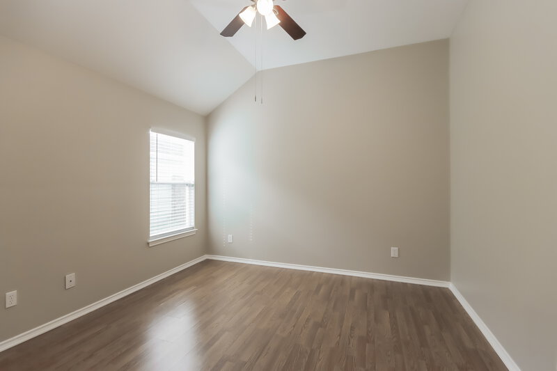 2,050/Mo, 15823 Scenic Water Dr Houston, TX 77044 Bedroom View