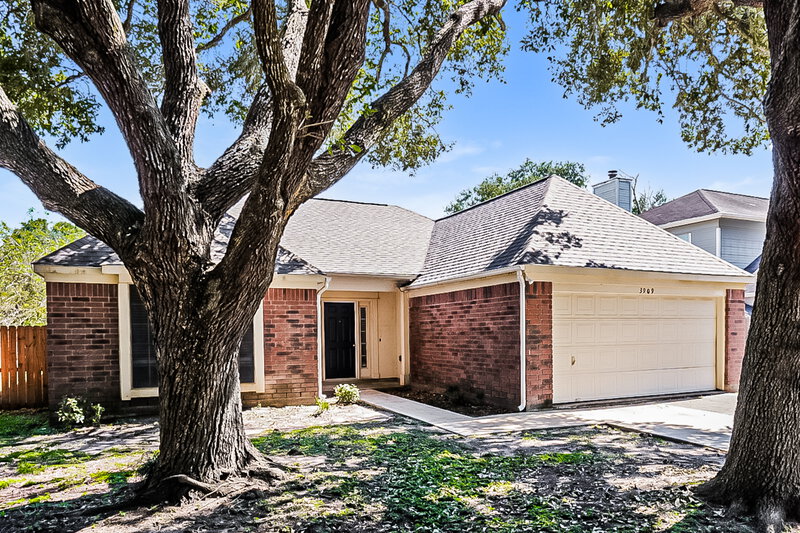 2,200/Mo, 3909 Spring Meadow Dr Pearland, TX 77584 Front View