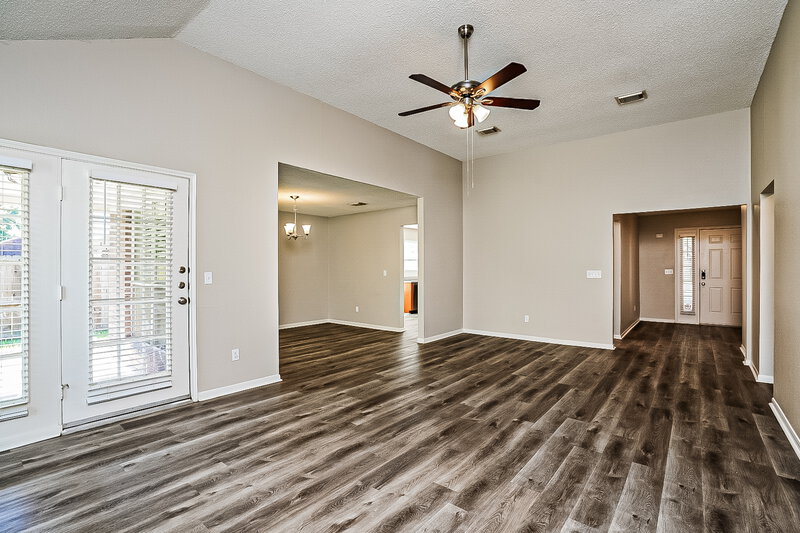 2,200/Mo, 3909 Spring Meadow Dr Pearland, TX 77584 Living Room View