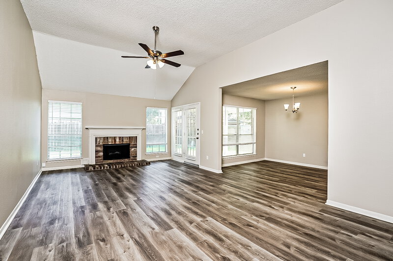 2,200/Mo, 3909 Spring Meadow Dr Pearland, TX 77584 Living Room View 2