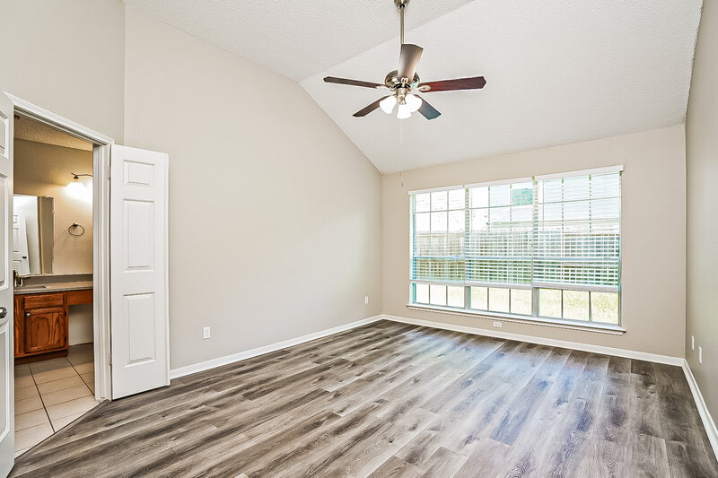 2,200/Mo, 3909 Spring Meadow Dr Pearland, TX 77584 Main Bedroom View