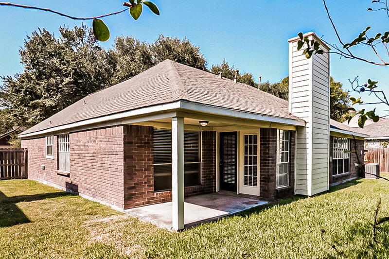 2,200/Mo, 3909 Spring Meadow Dr Pearland, TX 77584 Rear View