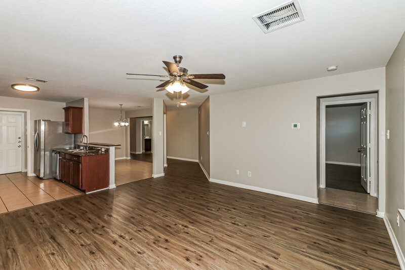 1,830/Mo, 2131 Golden Topaz Dr Rosharon, TX 77583 Living Room View 2