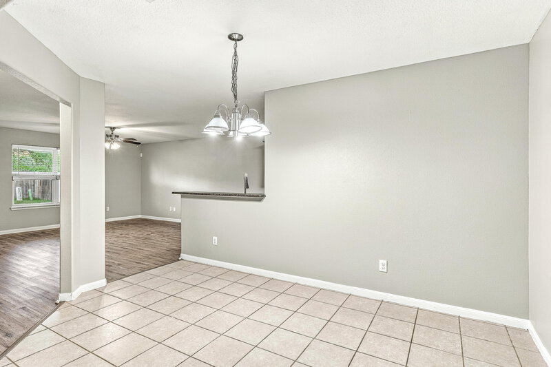 1,830/Mo, 2131 Golden Topaz Dr Rosharon, TX 77583 Dining Room View 2