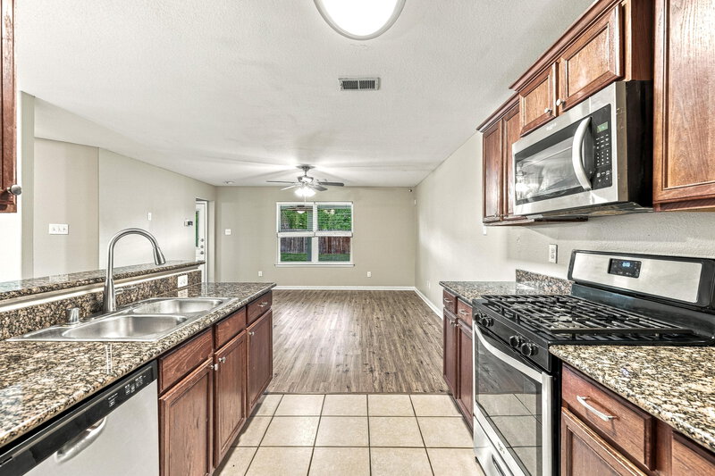 1,830/Mo, 2131 Golden Topaz Dr Rosharon, TX 77583 Kitchen View