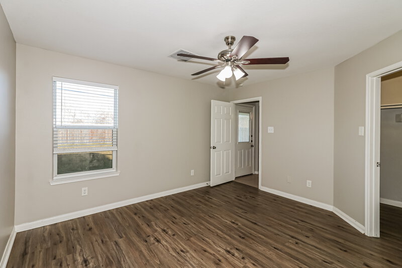 1,830/Mo, 2131 Golden Topaz Dr Rosharon, TX 77583 Main Bedroom View 2