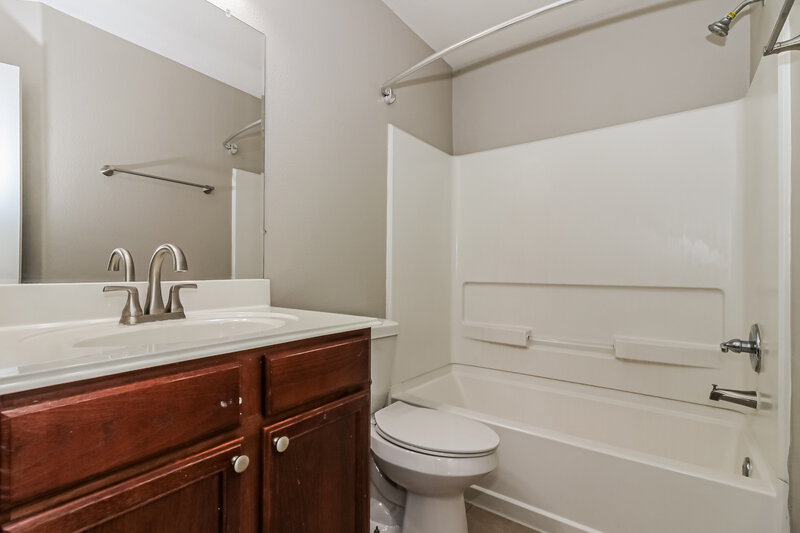 1,830/Mo, 2131 Golden Topaz Dr Rosharon, TX 77583 Bathroom View