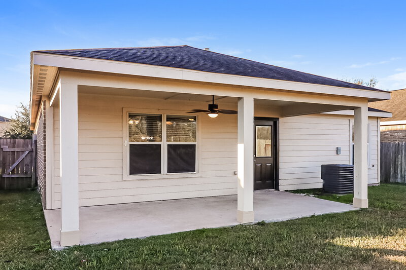 1,830/Mo, 2131 Golden Topaz Dr Rosharon, TX 77583 Rear View