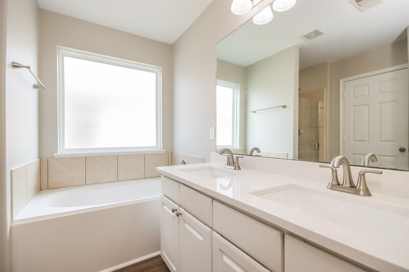 2,475/Mo, 5046 Blue Spruce Hill St Humble, TX 77346 Main Bathroom View