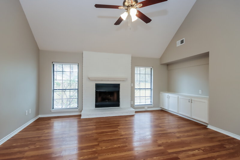1,910/Mo, 1 Regency Ct Conroe, TX 77304 Living Room View
