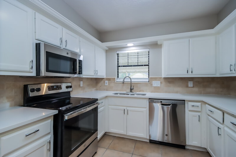 1,910/Mo, 1 Regency Ct Conroe, TX 77304 Kitchen View 2
