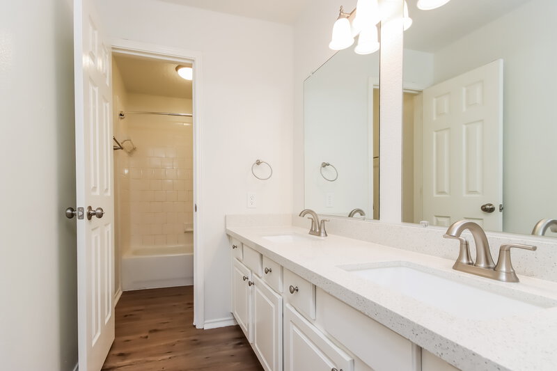 2,800/Mo, 19121 Summer Anne Dr Humble, TX 77346 Bathroom View 2