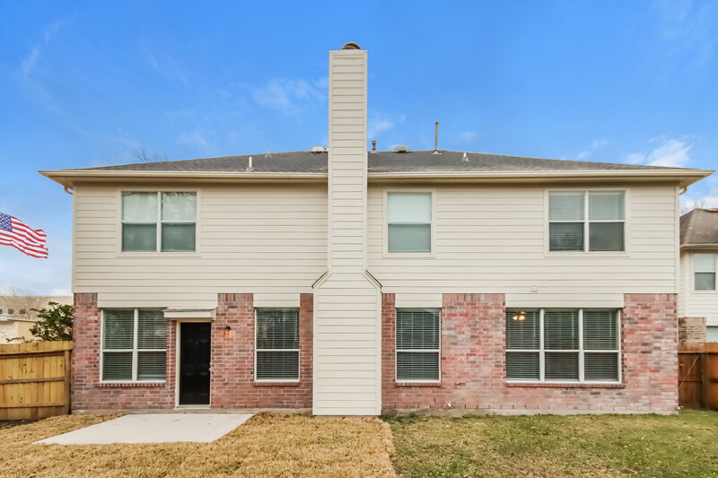 2,800/Mo, 19121 Summer Anne Dr Humble, TX 77346 Rear View