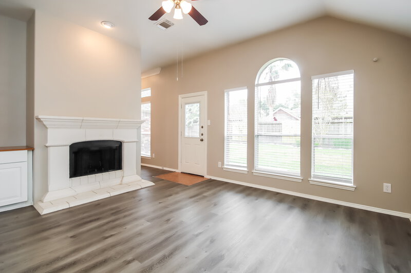 2,420/Mo, 204 Green Cedar Dr League City, TX 77573 Living Room View 2