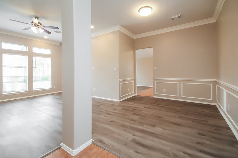 2,420/Mo, 204 Green Cedar Dr League City, TX 77573 Dining Room View 2