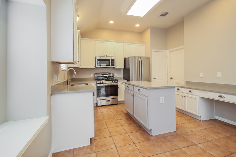 2,420/Mo, 204 Green Cedar Dr League City, TX 77573 Kitchen View