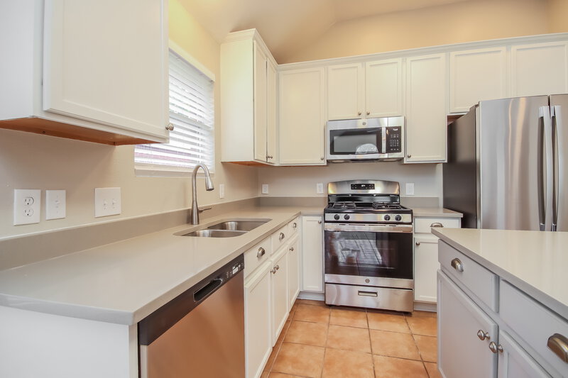 2,420/Mo, 204 Green Cedar Dr League City, TX 77573 Kitchen View 2
