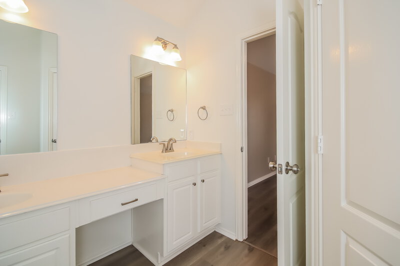 2,420/Mo, 204 Green Cedar Dr League City, TX 77573 Main Bathroom View 2