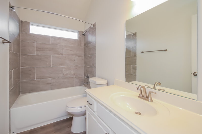 2,420/Mo, 204 Green Cedar Dr League City, TX 77573 Bathroom View