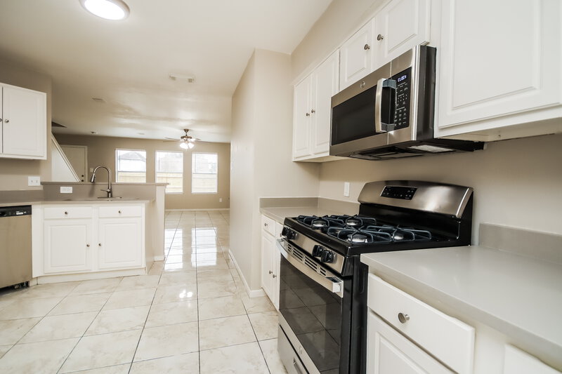 1,950/Mo, 10911 Maple Bough Ln Houston, TX 77067 Kitchen View 2