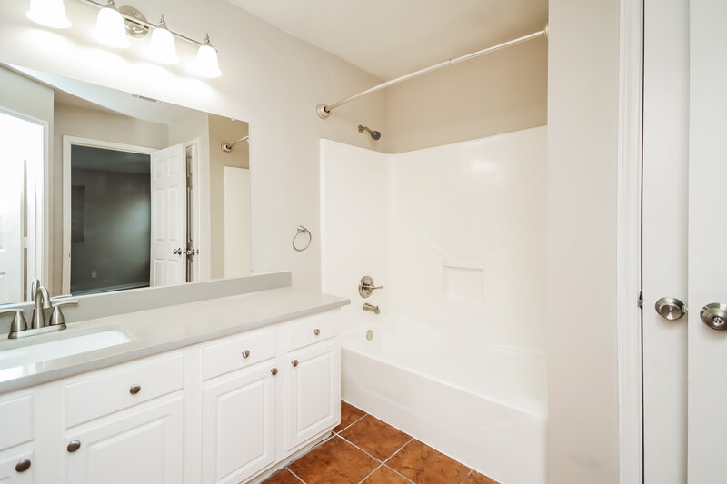 1,950/Mo, 10911 Maple Bough Ln Houston, TX 77067 Main Bathroom View