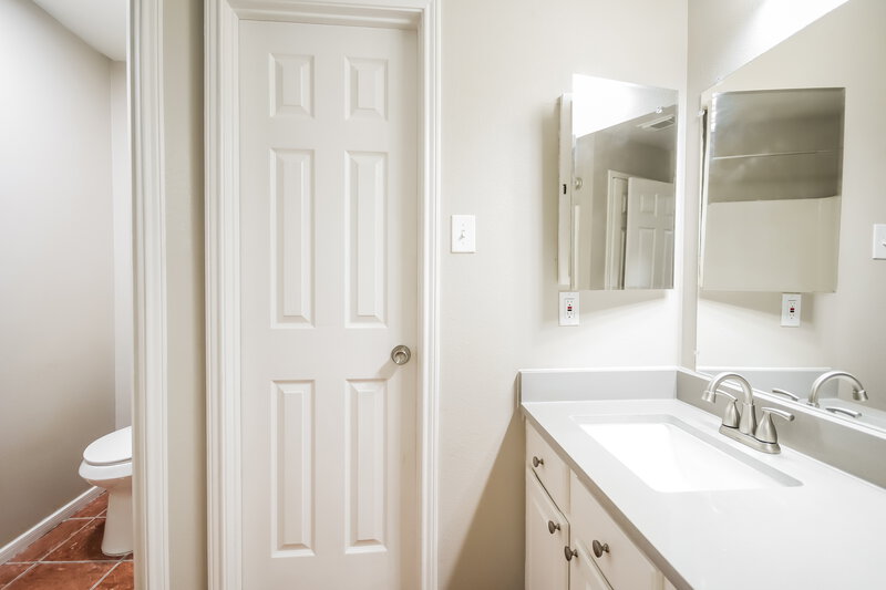 1,950/Mo, 10911 Maple Bough Ln Houston, TX 77067 Main Bathroom View 2