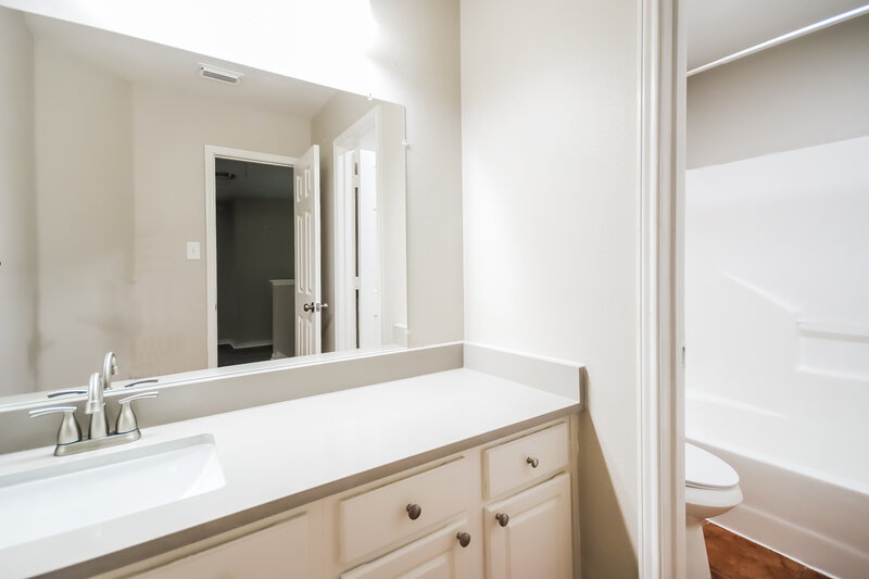 1,950/Mo, 10911 Maple Bough Ln Houston, TX 77067 Bathroom View