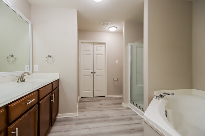 2,170/Mo, 28922 Rio Grande River Dr Spring, TX 77386 Main Bathroom View