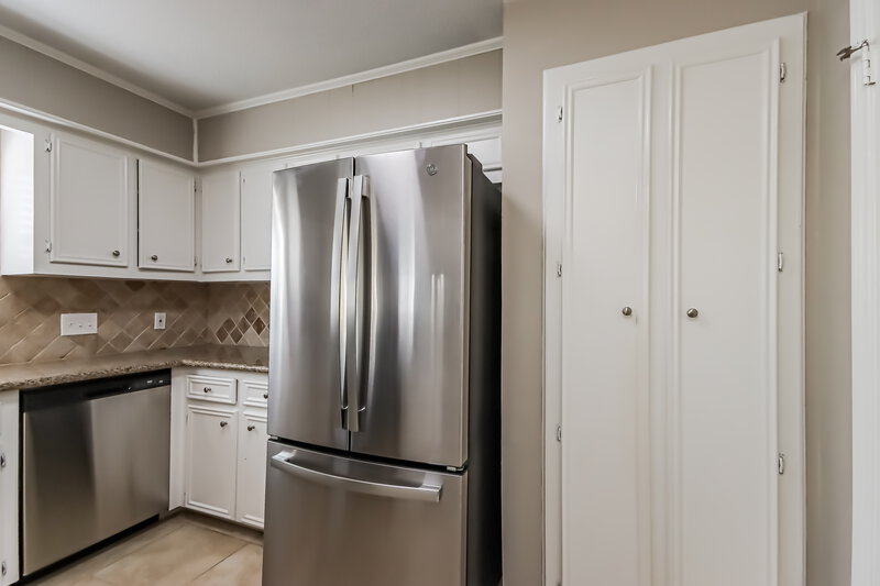 2,145/Mo, 10015 Waving Fields Dr Houston, TX 77064 Kitchen View