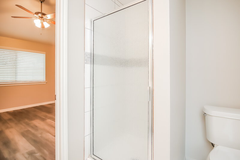 1,780/Mo, 4031 Teal Vista Ct Fresno, TX 77545 Main Bathroom View 2