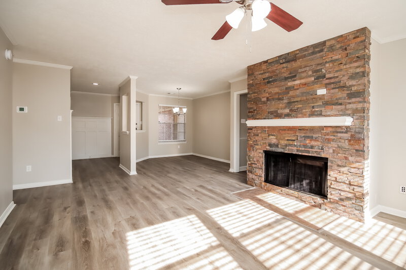 2,100/Mo, 4919 Bayboro Park Dr Friendswood, TX 77546 Living Room View 2