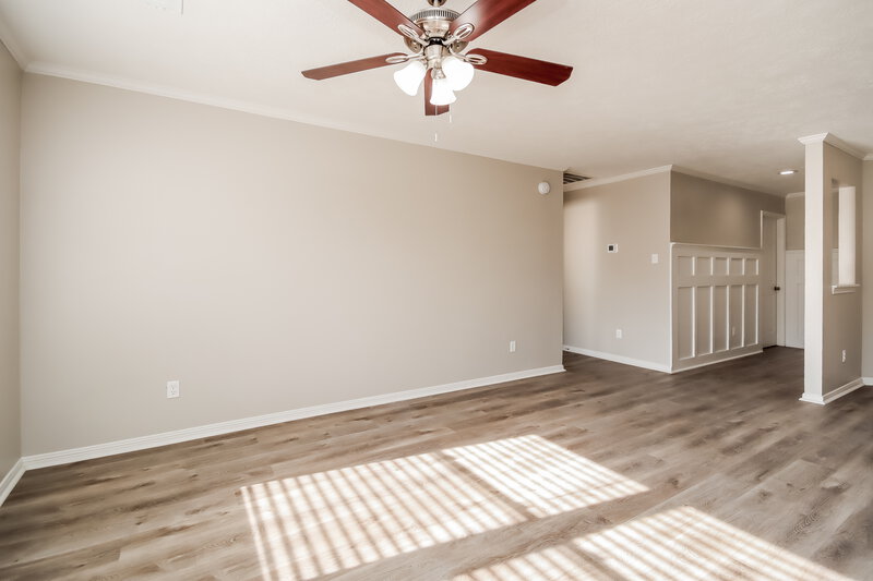 2,100/Mo, 4919 Bayboro Park Dr Friendswood, TX 77546 Living Room View 3