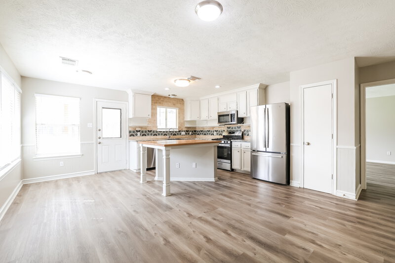 2,145/Mo, 4919 Bayboro Park Dr Friendswood, TX 77546 Dining Room View 2