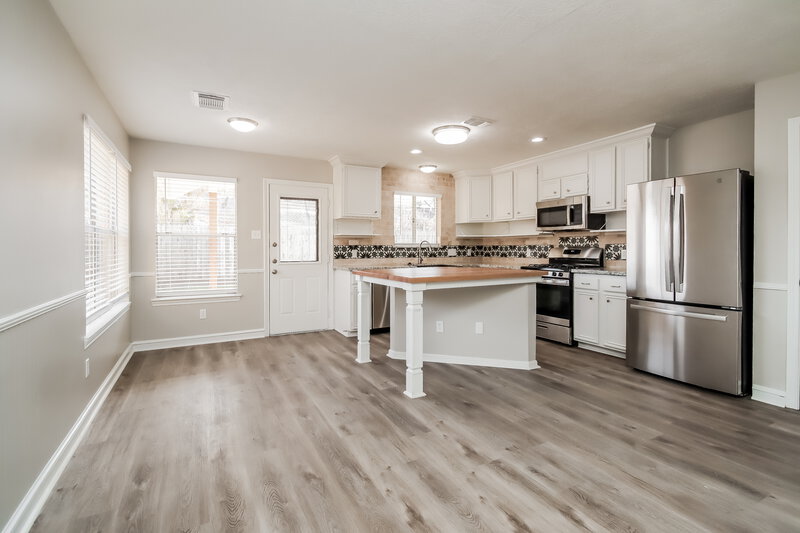 2,100/Mo, 4919 Bayboro Park Dr Friendswood, TX 77546 Breakfast Nook View