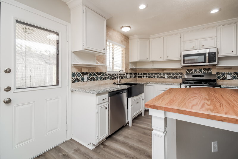 2,100/Mo, 4919 Bayboro Park Dr Friendswood, TX 77546 Kitchen View