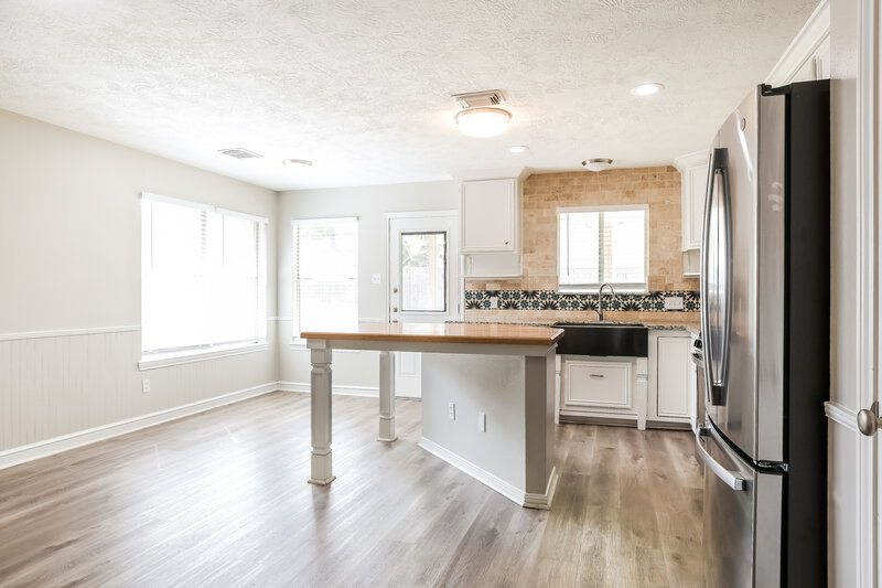 2,145/Mo, 4919 Bayboro Park Dr Friendswood, TX 77546 Kitchen View 2