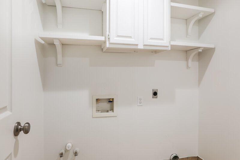 2,145/Mo, 4919 Bayboro Park Dr Friendswood, TX 77546 Laundry Room View