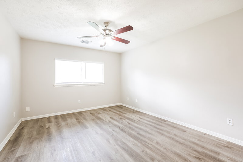 2,145/Mo, 4919 Bayboro Park Dr Friendswood, TX 77546 Main Bedroom View
