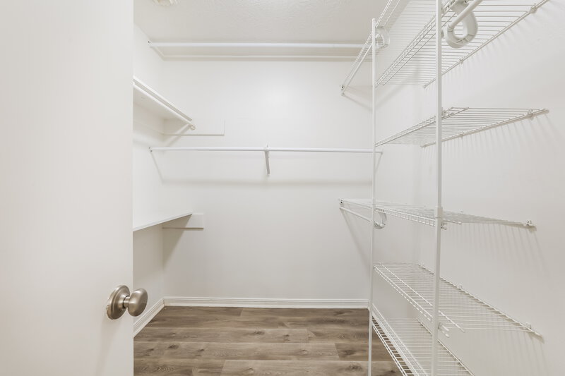 2,145/Mo, 4919 Bayboro Park Dr Friendswood, TX 77546 Walk In Closet View