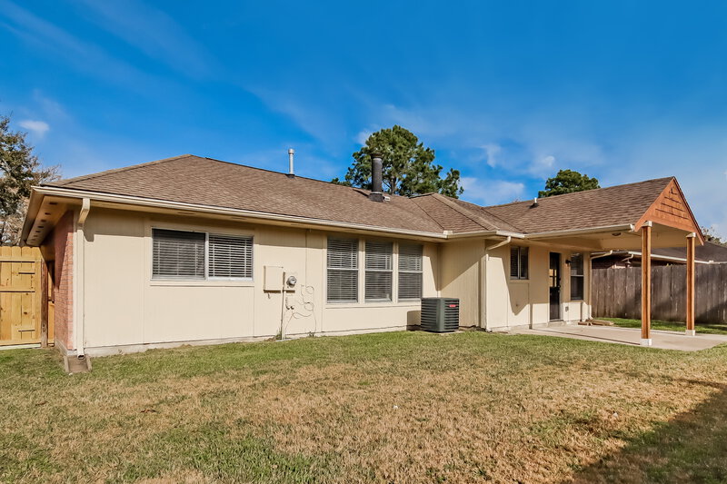 2,100/Mo, 4919 Bayboro Park Dr Friendswood, TX 77546 Rear View