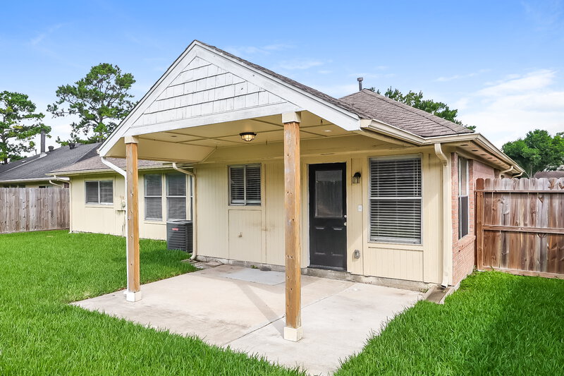 2,145/Mo, 4919 Bayboro Park Dr Friendswood, TX 77546 Rear View