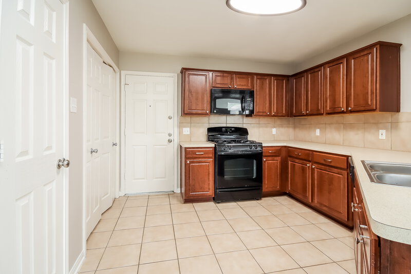 1,875/Mo, 7407 Morgan Ranch Trl Humble, TX 77338 Kitchen View 3