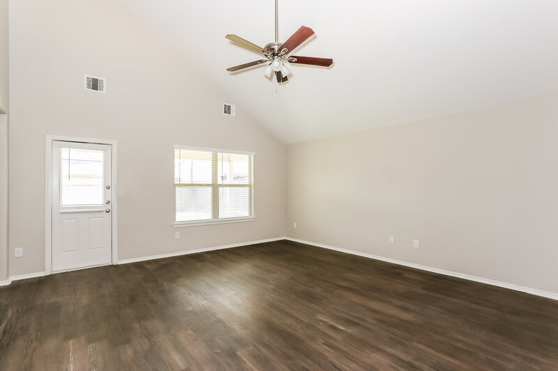 2,520/Mo, 15446 Arce Rojo St Channelview, TX 77530 Living Room View