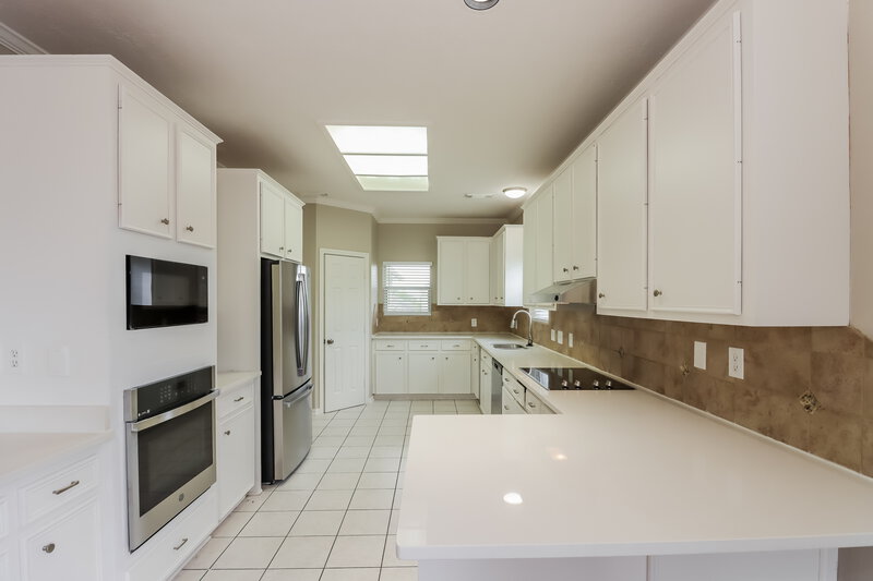 3,715/Mo, 144 Cove Cir Montgomery, TX 77356 Kitchen View 2