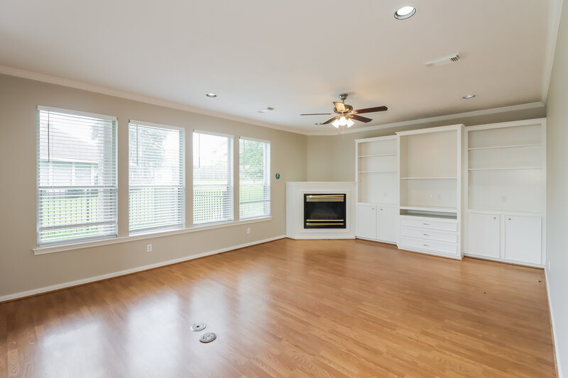 3,715/Mo, 144 Cove Cir Montgomery, TX 77356 Family Room View