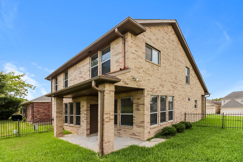 3,715/Mo, 144 Cove Cir Montgomery, TX 77356 Rear View