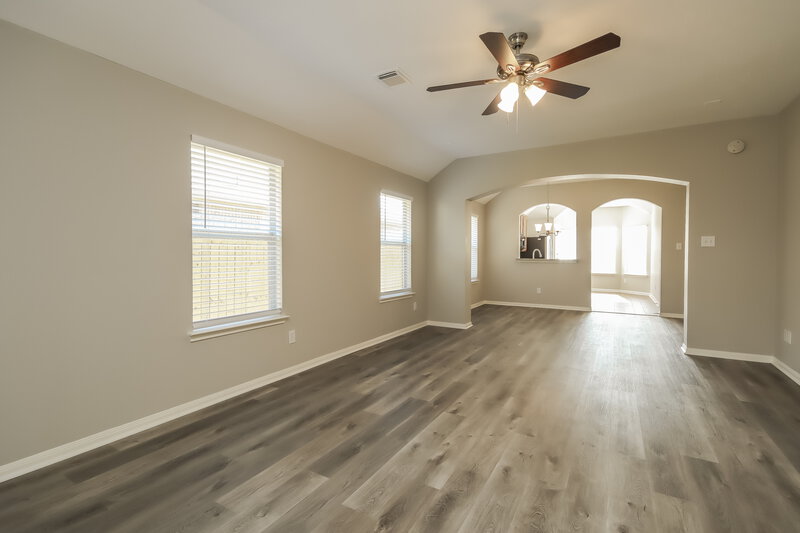 1,980/Mo, 3281 Gladewater Ln League City, TX 77573 Living Room View