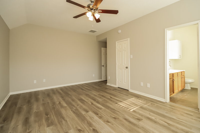 1,980/Mo, 3281 Gladewater Ln League City, TX 77573 Main Bedroom View 2