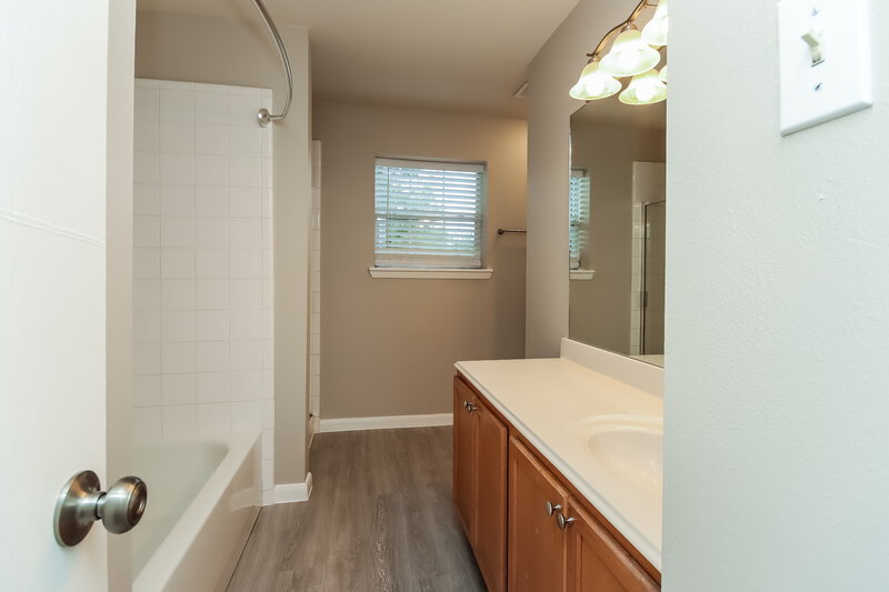 1,845/Mo, 6332 Mountain Pines Ln Katy, TX 77449 Main Bathroom View